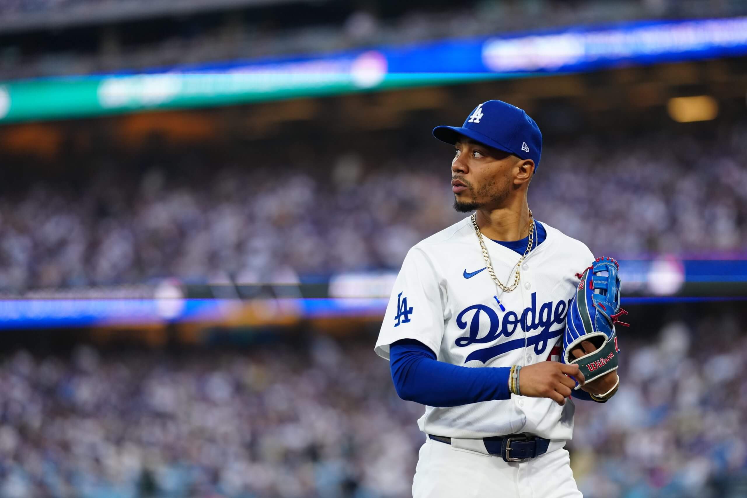 Dodgers' Mookie Betts Misses 5th Straight Game; Time to Worry